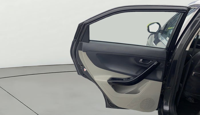 2018 Tata NEXON KRAZ MT PETROL, Petrol, Manual, 57,417 km, LHS Rear Door