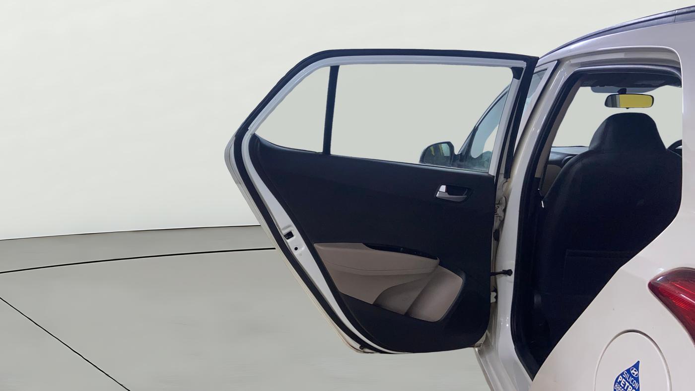 2017 Hyundai Grand i10 SPORTZ (O) AT 1.2 KAPPA VTVT, Petrol, Automatic, 39,461 km, LHS Rear Door