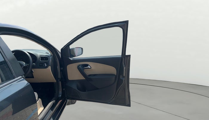 2015 Volkswagen Polo HIGHLINE1.2L, Petrol, Manual, 94,479 km, RHS Front Door