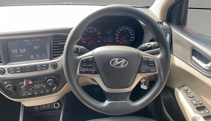 2017 Hyundai Verna 1.6 VTVT SX, Petrol, Manual, 70,826 km, Steering Wheel Close Up