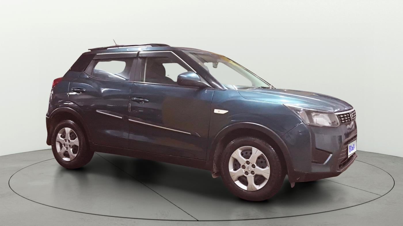 2023 Mahindra XUV300 W6 1.2 PETROL, Petrol, Manual, 36,754 km, Right Front Diagonal