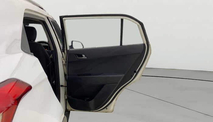 2017 Hyundai Creta SX PLUS AT 1.6 PETROL, CNG, Automatic, 1,17,634 km, RHS Rear Door