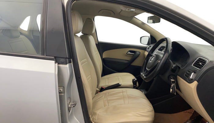 2014 Volkswagen Polo HIGHLINE1.2L, Petrol, Manual, 1,28,170 km, Right Side Front Door Cabin