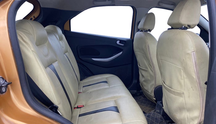 2015 Ford New Figo TREND 1.2 PETROL, Petrol, Manual, 82,996 km, Right Side Rear Door Cabin