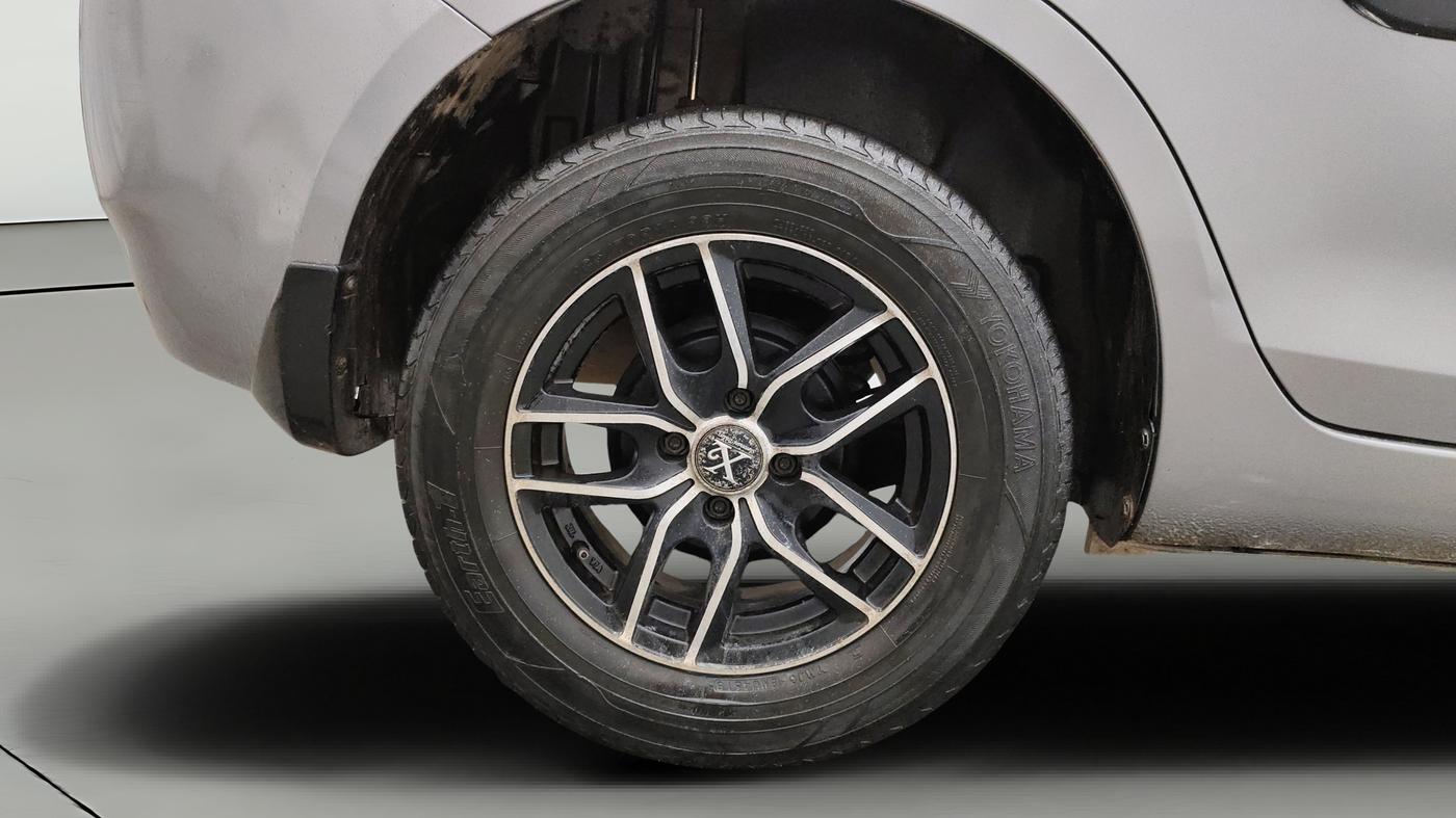 2014 Maruti Swift Dzire VDI, Diesel, Manual, 1,14,043 km, Right Rear Wheel