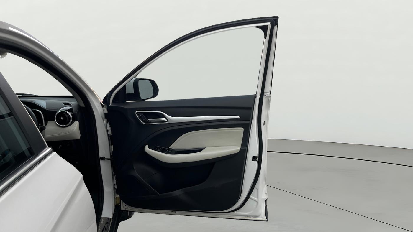 2024 MG ASTOR Sprint 1.5 MT (Ivory), Petrol, Manual, 21,375 km, RHS Front Door