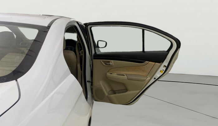 2016 Maruti Ciaz ZDI SHVS, Diesel, Manual, 96,461 km, RHS Rear Door