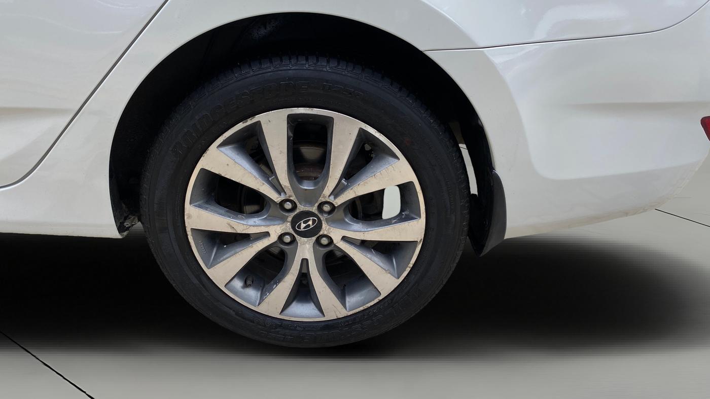 2014 Hyundai Verna FLUIDIC 1.6 VTVT SX, Petrol, Manual, 61,445 km, Left Rear Wheel