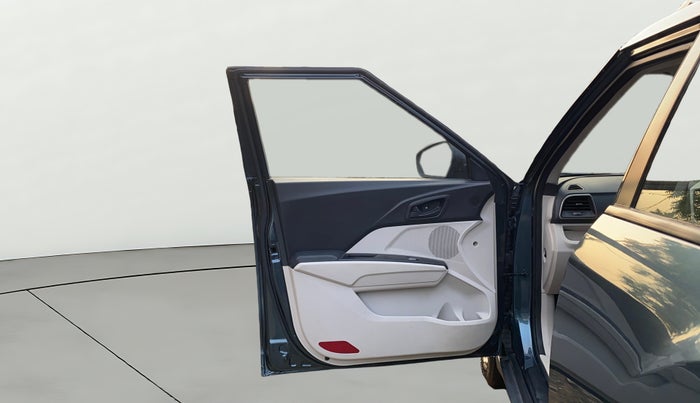 2020 Mahindra XUV300 W6 1.2 PETROL, Petrol, Manual, 57,600 km, LHS Front Door