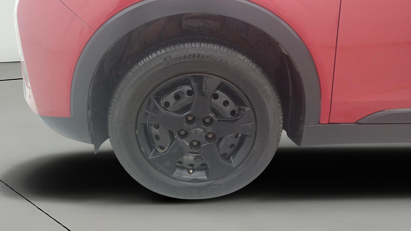 2019 Mahindra XUV300 W6 1.5 DIESEL, Diesel, Manual, 72,584 km, Left Front Wheel