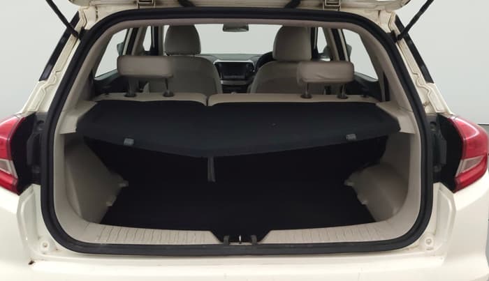 2022 Mahindra XUV300 W8 1.2 PETROL, Petrol, Manual, 39,574 km, Boot Open Zoomed View