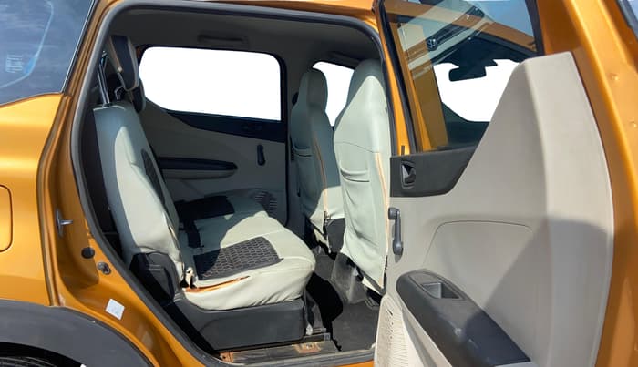 2020 Renault TRIBER RXL MT, Petrol, Manual, 29,344 km, Right Side Rear Door Cabin
