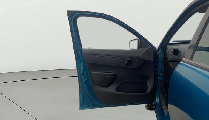 2022 Renault Kwid RXT 1.0 (O), Petrol, Manual, 49,467 km, LHS Front Door