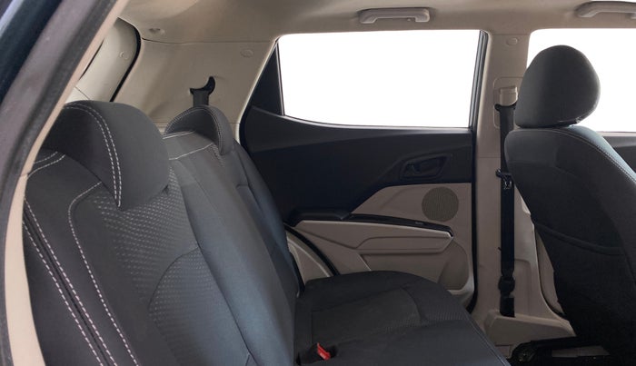 2023 Mahindra XUV300 W6 1.2 PETROL AMT, Petrol, Automatic, 16,670 km, Right Side Rear Door Cabin