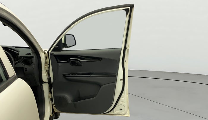 2018 Mahindra KUV 100 NXT K4+ P 6 STR, Petrol, Manual, 22,715 km, RHS Front Door