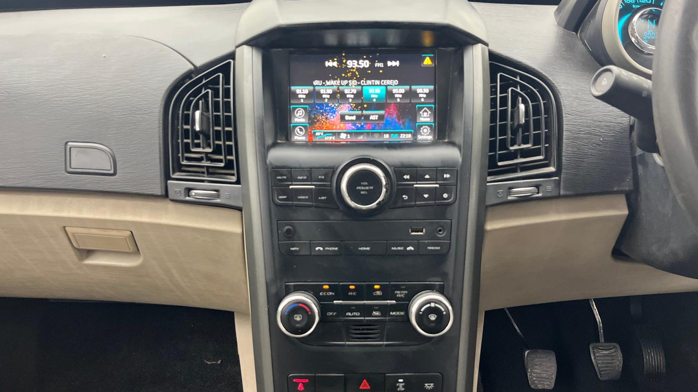 2017 Mahindra XUV500 W6, Diesel, Manual, 90,003 km, Air Conditioner