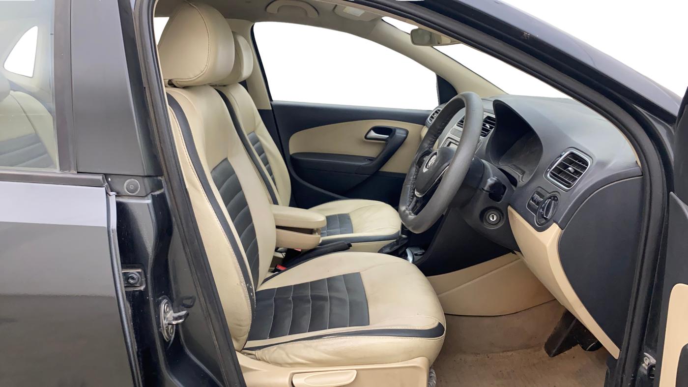 2018 Volkswagen Ameo HIGHLINE PLUS 1.5L AT 16 ALLOY, Diesel, Automatic, 1,09,907 km, Right Side Front Door Cabin