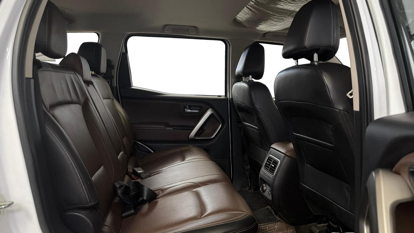 2024 Mahindra SCORPIO-N Z8 L DIESEL AT 2WD 7 STR, Diesel, Automatic, 38,778 km, Right Side Rear Door Cabin