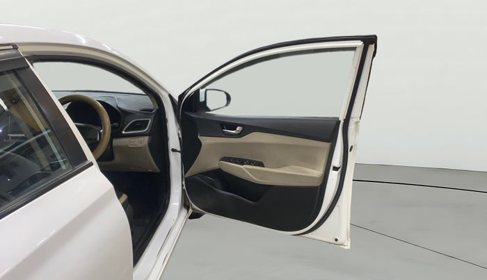 2018 Hyundai Verna 1.4 E PETROL, Petrol, Manual, 75,307 km, RHS Front Door