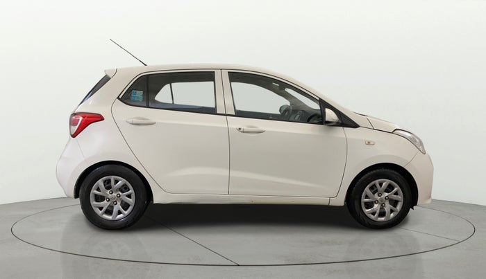 2017 Hyundai Grand i10 SPORTZ 1.2 KAPPA VTVT, CNG, Manual, 1,17,109 km, Right Side View