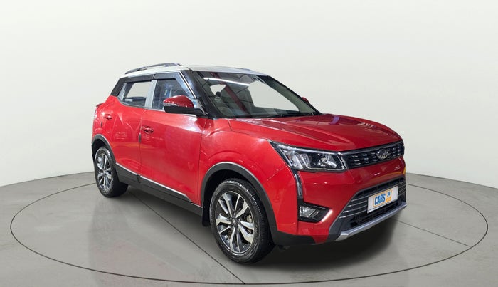 2021 Mahindra XUV300 W8(O) 1.2 PETROL DUAL TONE, Petrol, Manual, 5,206 km, SRP