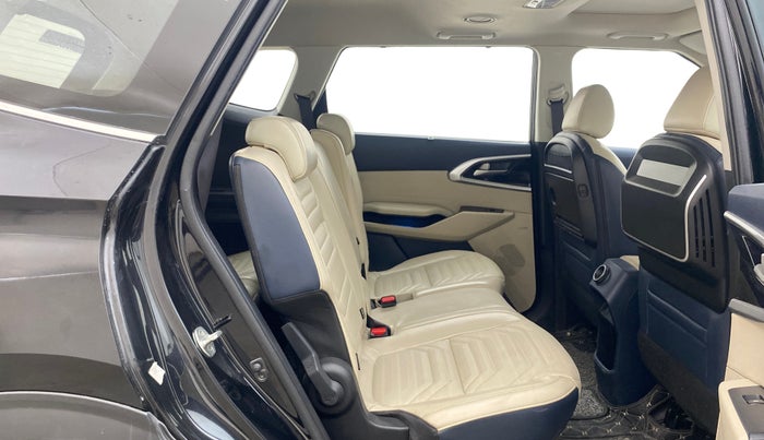 2022 KIA CARENS LUXURY PLUS 1.5 DIESEL AT 7 STR, Diesel, Automatic, 94,740 km, Right Side Rear Door Cabin