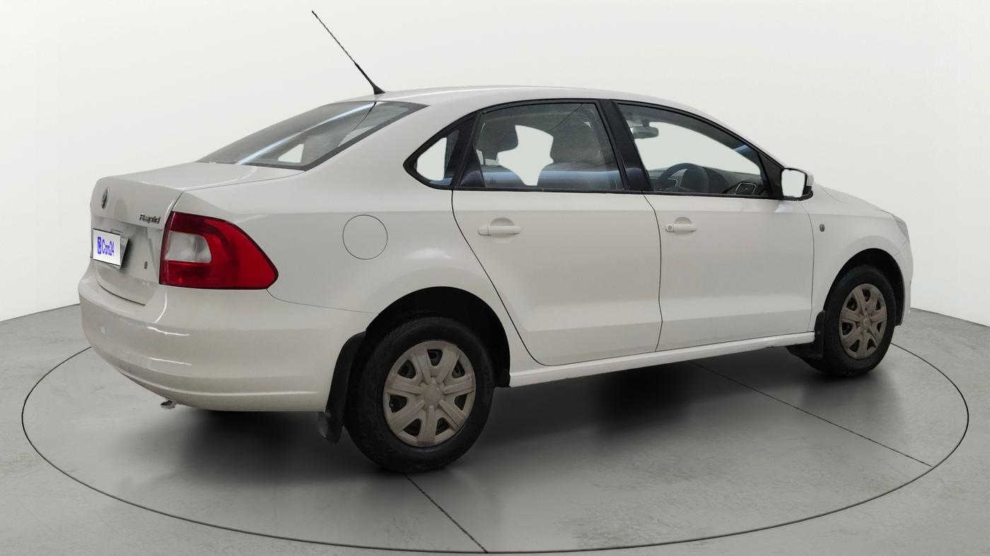 2013 Skoda Rapid AMBITION 1.6 MPI MT PLUS, Petrol, Manual, 59,727 km, Right Back Diagonal