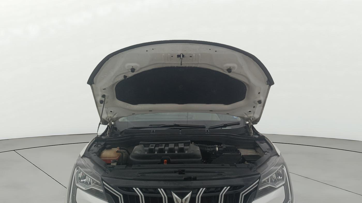 2023 Mahindra XUV700 AX 7 LUXURY P AT 7 STR, Petrol, Automatic, 42,955 km, Open Bonet