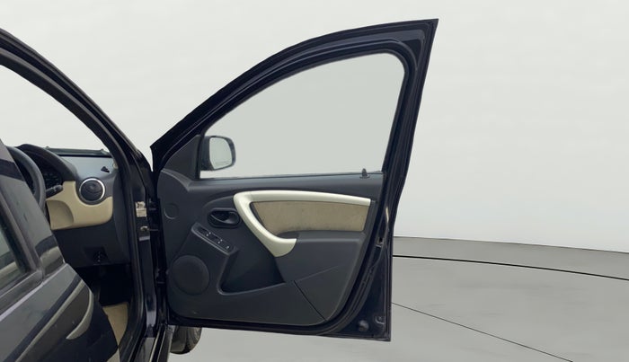2014 Renault Duster RXL PETROL, Petrol, Manual, 39,203 km, RHS Front Door
