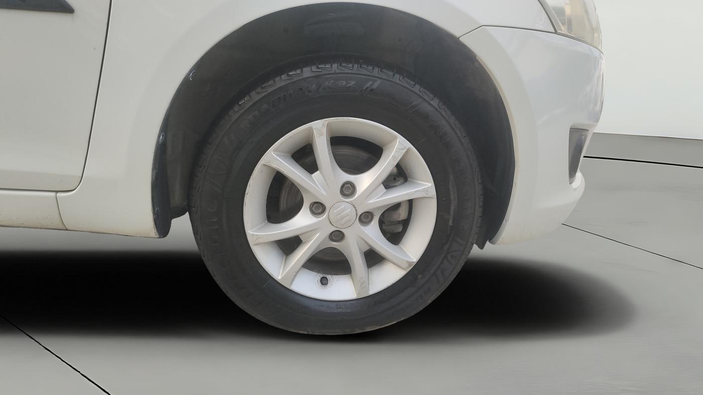 2014 Maruti Swift VXI, Petrol, Manual, 95,449 km, Right Front Wheel