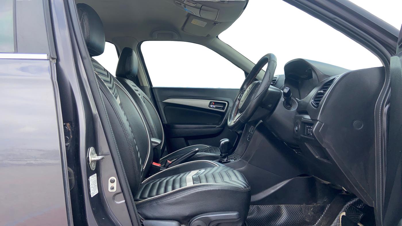 2018 Maruti Vitara Brezza ZDI PLUS AMT, Diesel, Automatic, 1,37,417 km, Right Side Front Door Cabin
