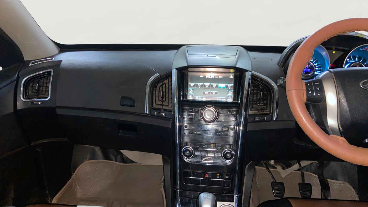 2020 Mahindra XUV500 W7, Diesel, Manual, 30,472 km, Air Conditioner