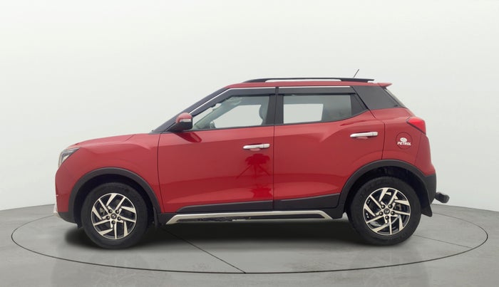 2023 Mahindra XUV300 W8 (O) 1.2 PETROL AMT, Petrol, Automatic, 18,366 km, Left Side