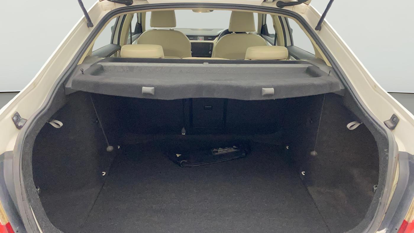 2019 Skoda Octavia STYLE 1.8 TSI AT, Petrol, Automatic, 1,12,874 km, Boot Open Zoomed View