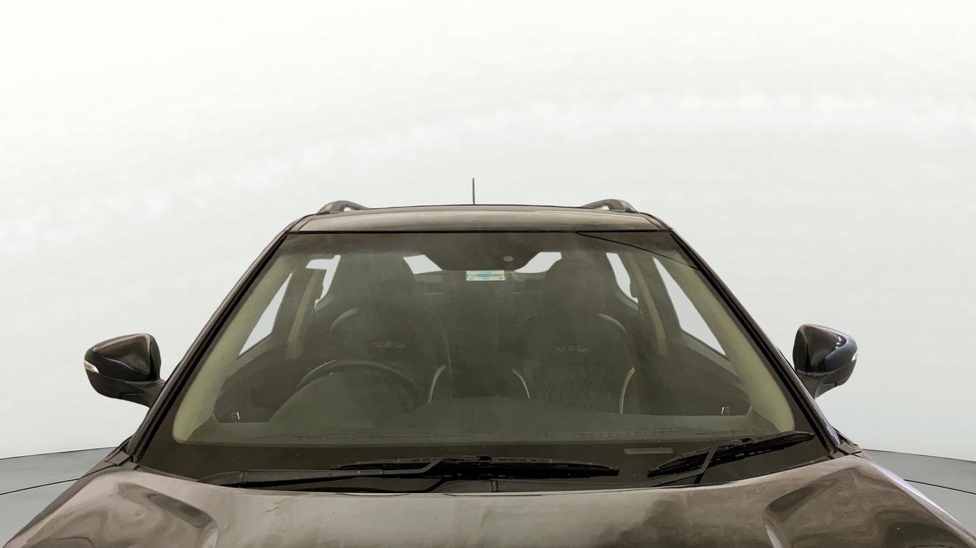 2023 Mahindra XUV300 W8 1.2 PETROL, Petrol, Manual, 60,515 km, Front Windshield