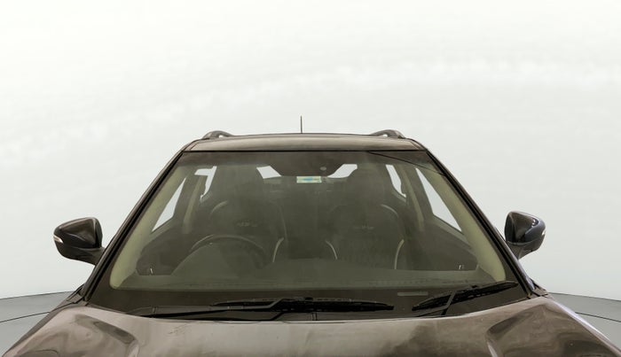 2023 Mahindra XUV300 W8 1.2 PETROL, Petrol, Manual, 59,860 km, Front Windshield