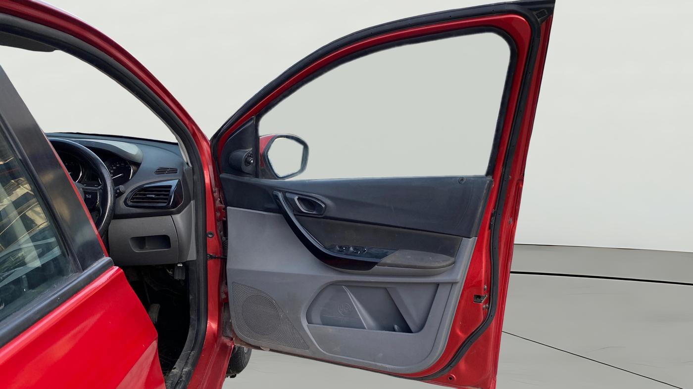 2018 Tata TIGOR XZ PETROL, CNG, Manual, 94,695 km, RHS Front Door