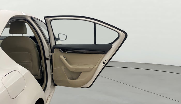 2015 Skoda Octavia ELEGANCE 1.8 TSI AT, Petrol, Automatic, 77,584 km, RHS Rear Door