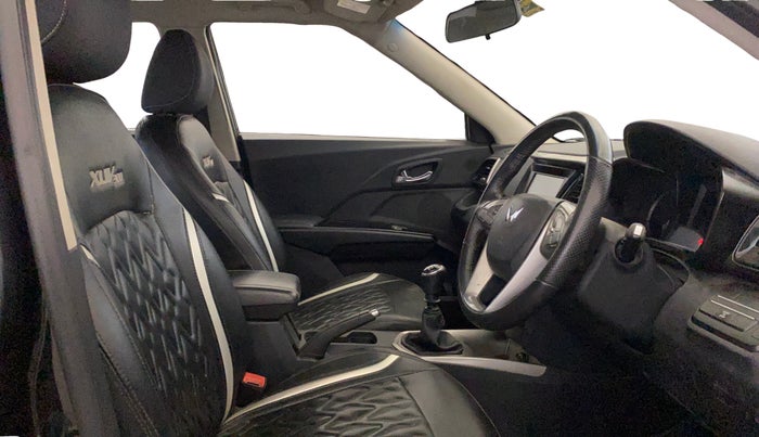 2023 Mahindra XUV300 W8 1.2 PETROL, Petrol, Manual, 59,860 km, Right Side Front Door Cabin