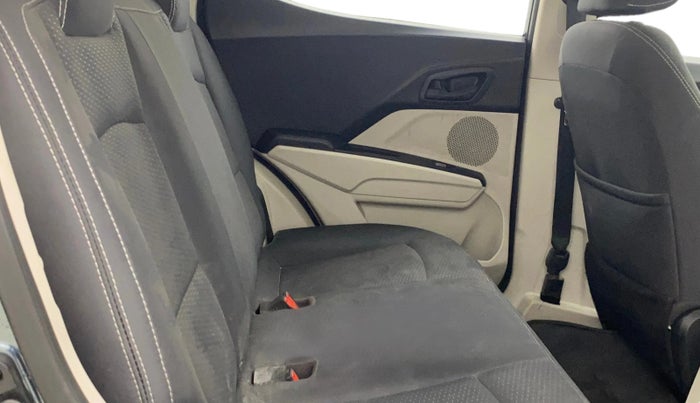 2023 Mahindra XUV300 W6 1.2 PETROL AMT, Petrol, Automatic, 27,860 km, Right Side Rear Door Cabin