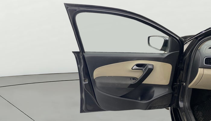 2013 Volkswagen Polo HIGHLINE1.2L, Petrol, Manual, 1,42,355 km, LHS Front Door