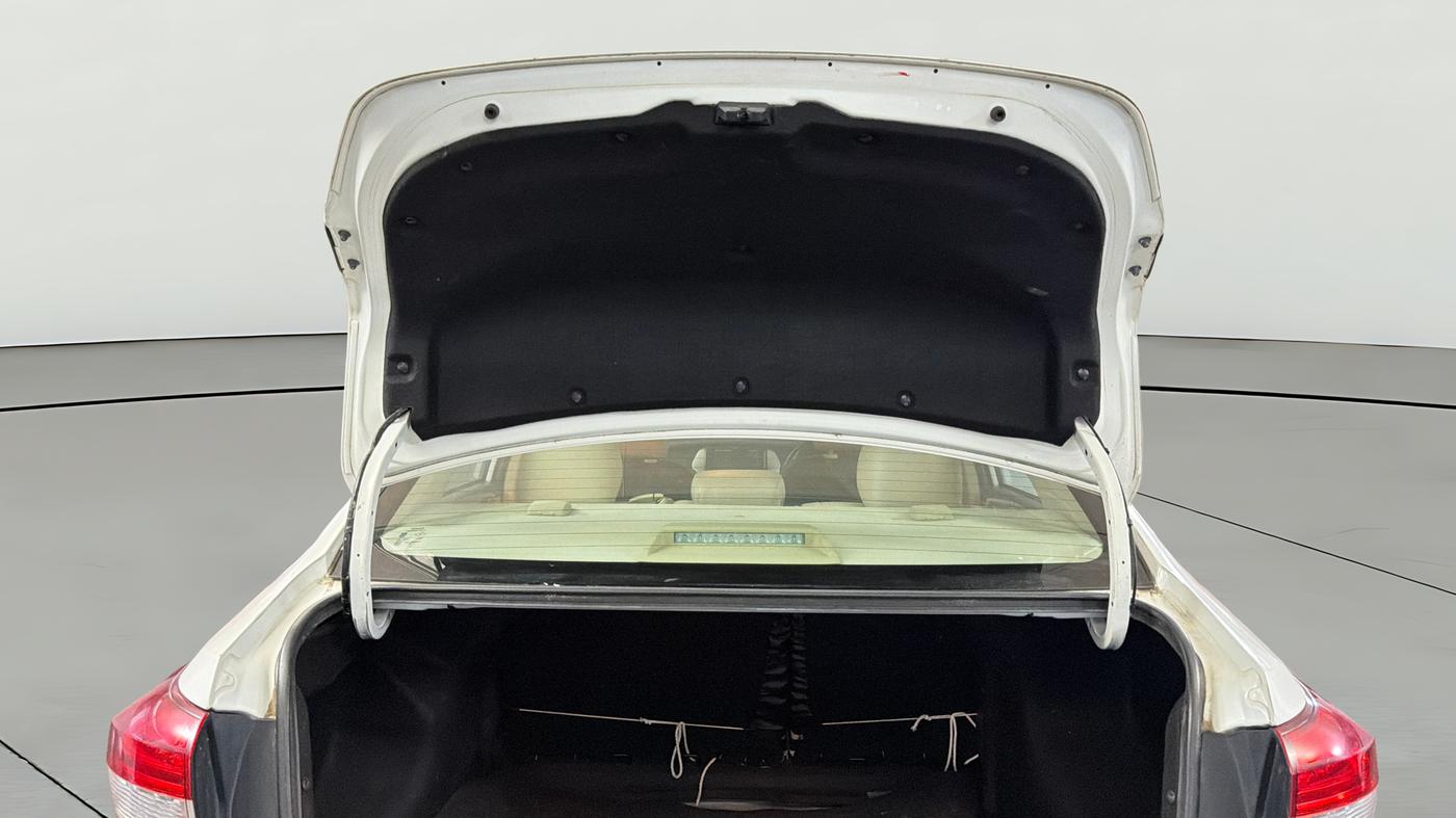 2018 Toyota YARIS V CVT, Petrol, Automatic, 98,237 km, Boot Door Open