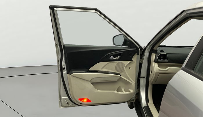 2019 Mahindra XUV300 W8 (O) 1.5 DIESEL, Diesel, Manual, 79,741 km, LHS Front Door