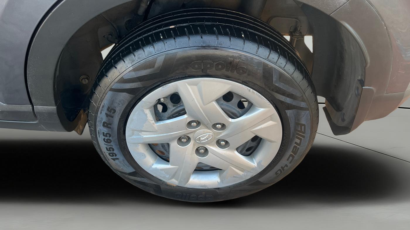 2022 Hyundai VENUE S(O) 1.2, Petrol, Manual, 1,31,745 km, Left Rear Wheel