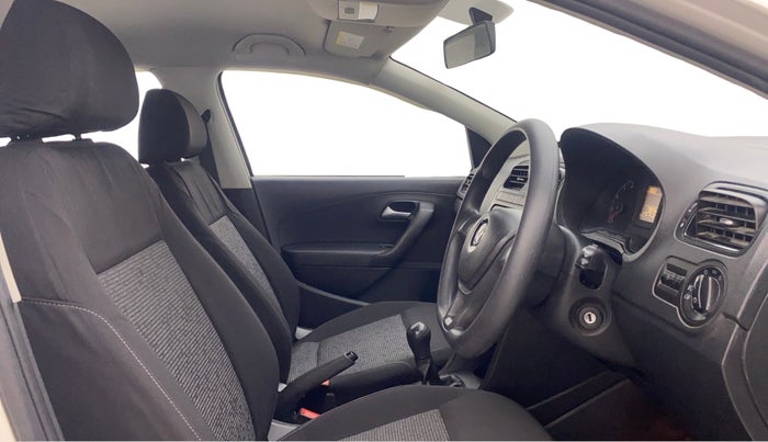 2017 Volkswagen Polo COMFORTLINE 1.2L, Petrol, Manual, 70,942 km, Right Side Front Door Cabin