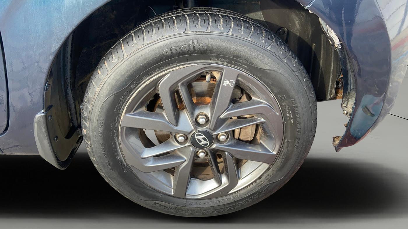 2021 Hyundai GRAND I10 NIOS SPORTZ AMT 1.2 KAPPA VTVT, Petrol, Automatic, 30,486 km, Right Front Wheel
