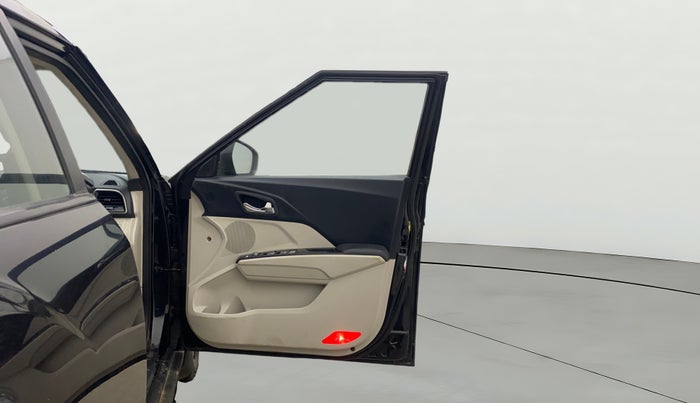 2019 Mahindra XUV300 W8 (O) 1.5 DIESEL, Diesel, Manual, 87,870 km, RHS Front Door