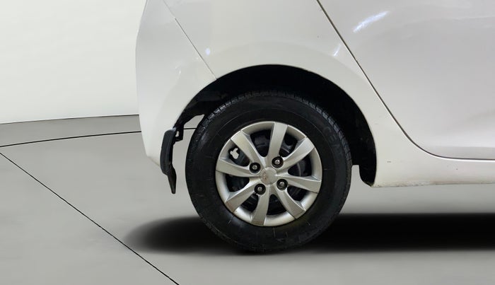 2016 Hyundai Eon ERA +, CNG, Manual, 71,700 km, Right Rear Wheel