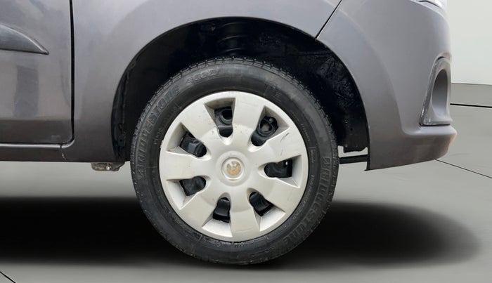 2016 Maruti Alto K10 VXI, Petrol, Manual, 26,326 km, Right Front Wheel