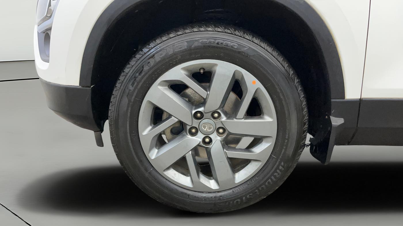 2022 Tata Safari XT PLUS, Diesel, Manual, 69,813 km, Left Front Wheel